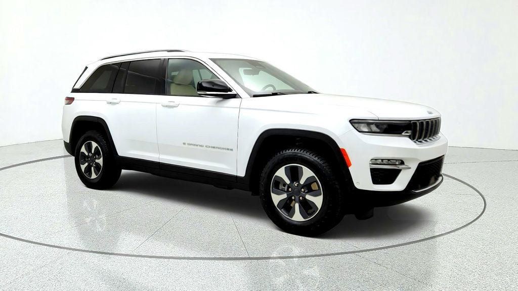 Used 2022 Jeep Grand Cherokee Limited 4xe w/ Luxury Tech Group II AWD/4WD image 3
