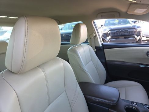 Used 2013 Toyota Avalon XLE image 9