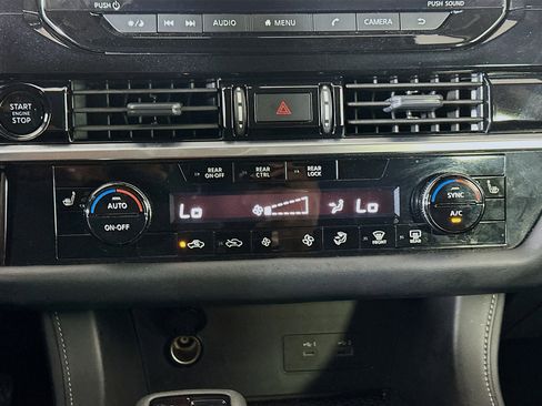 Used 2025 Nissan Pathfinder SV image 23