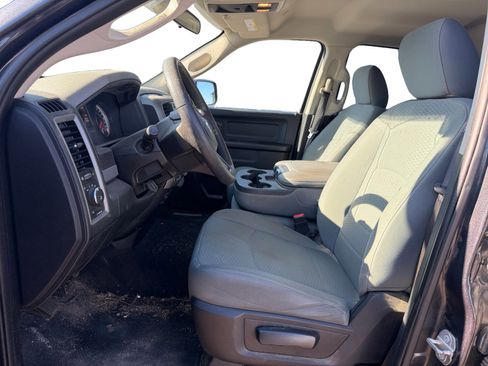 Used 2017 RAM 1500 Express AWD/4WD image 4