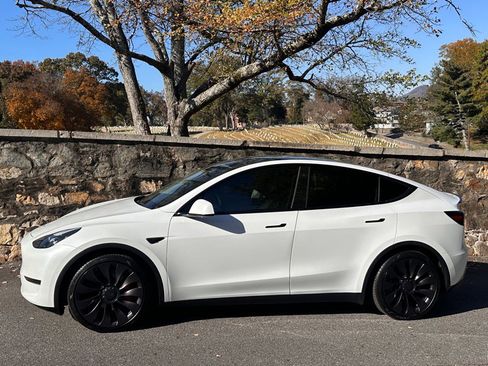 Used 2022 Tesla Model Y Performance image 7