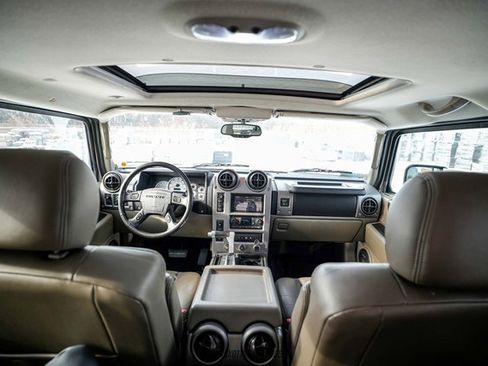 Used 2003 HUMMER H2 w/ Preferred Equipment Group image 32