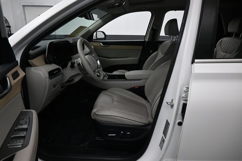 Used 2024 Hyundai Palisade Limited FWD image 11