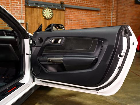 Used 2017 Ford Mustang Shelby GT350 w/ Electronics Package image 32