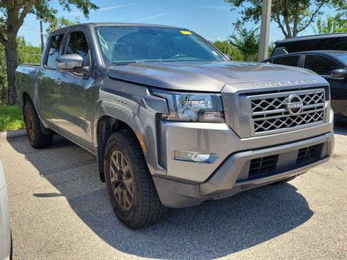 Used 2022 Nissan Frontier SV RWD image 2