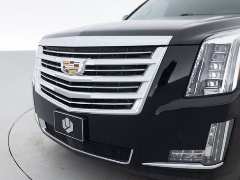 Used 2017 Cadillac Escalade Platinum AWD/4WD image 14