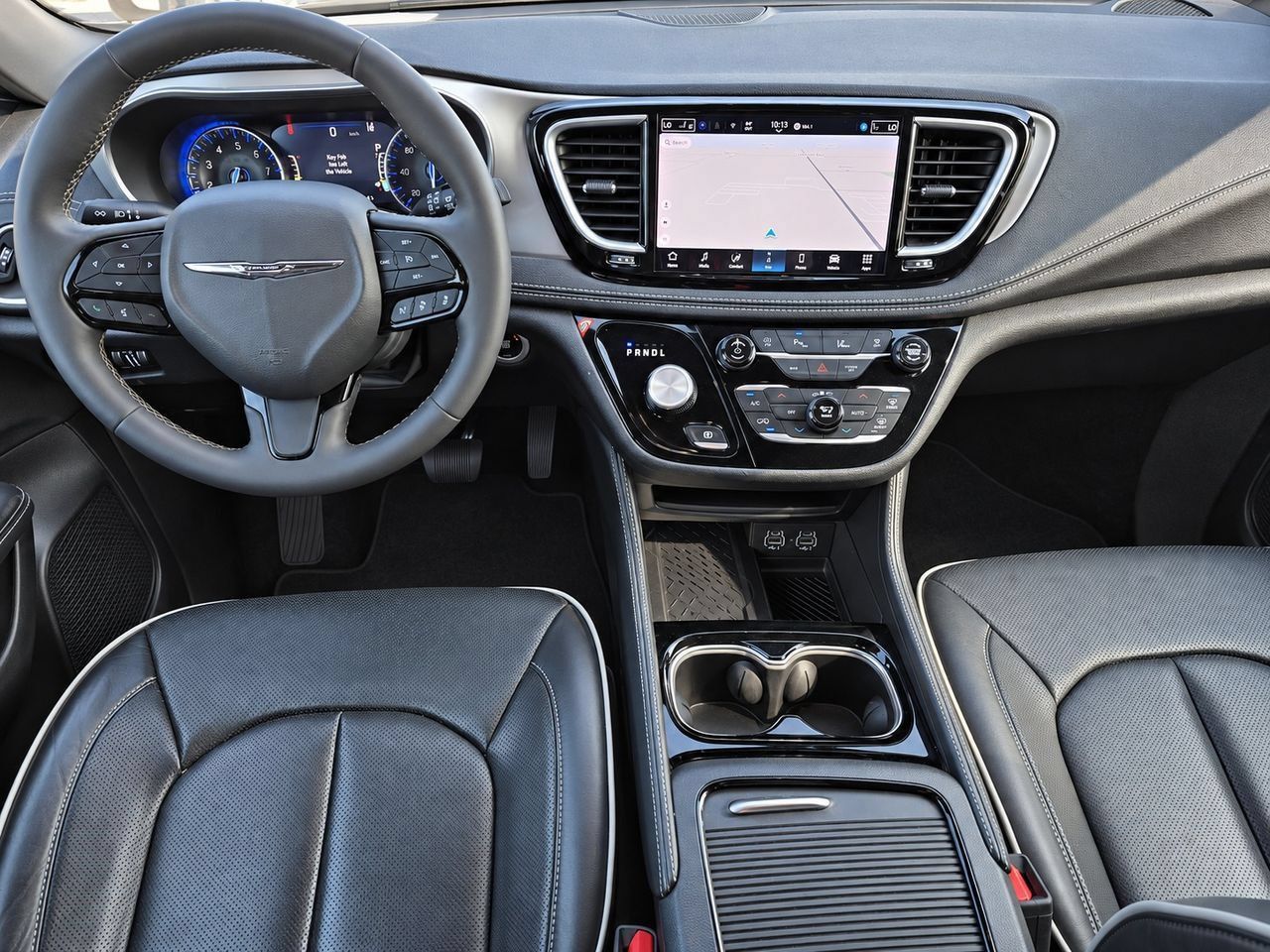 Used 2025 Chrysler Pacifica Limited FWD image 29