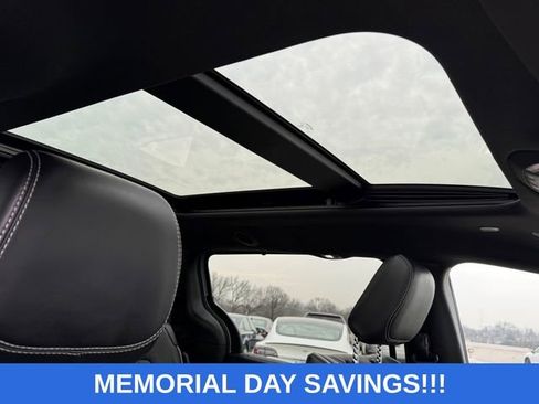 Used 2026 Chrysler Pacifica Limited FWD image 9