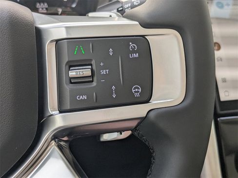 New 2025 Land Rover Discovery Dynamic SE image 23