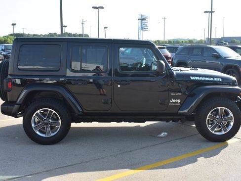Used 2023 Jeep Wrangler Unlimited Sahara w/ Cold Weather Group AWD/4WD image 4