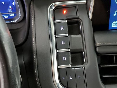 Used 2022 Chevrolet Tahoe High Country image 17