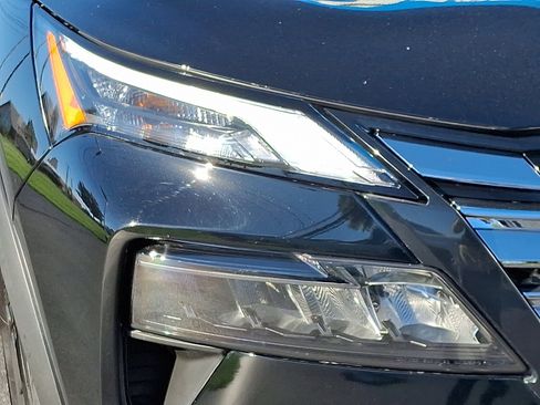 Used 2025 Nissan Rogue SV image 9