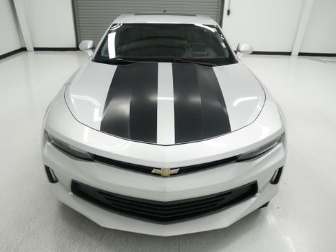 Used 2016 Chevrolet Camaro LT RWD image 2