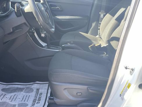 Certified 2022 Chevrolet Trax LS w/ Tint and Cruise Package image 16