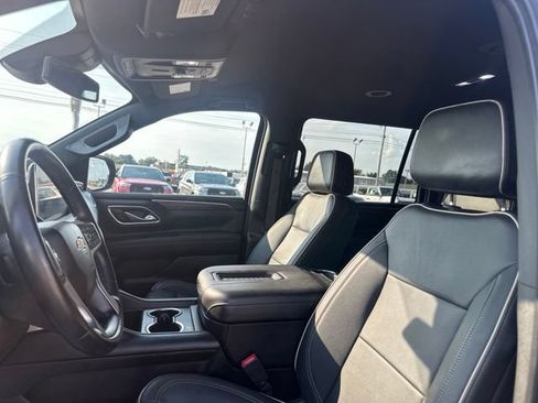 Used 2023 Chevrolet Suburban Premier AWD/4WD image 35