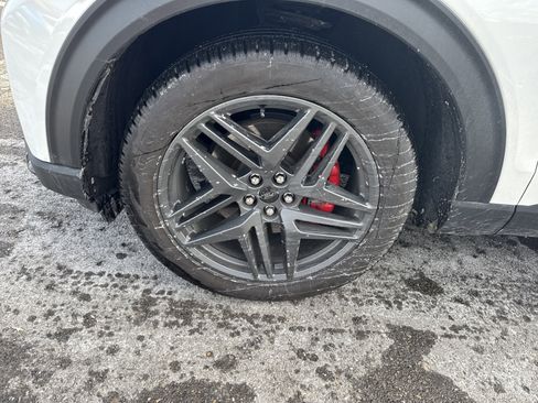 Used 2025 Ford Explorer ST image 11