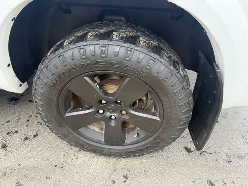 Used 2016 RAM 1500 Laramie w/ Convenience Group image 9