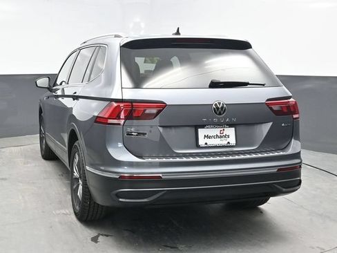 Used 2022 Volkswagen Tiguan SE w/ Panoramic Sunroof Package AWD/4WD image 5