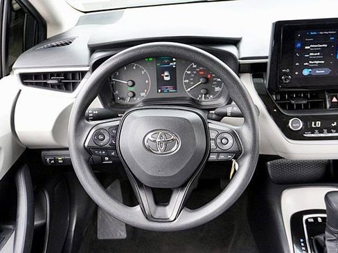 Used 2025 Toyota Corolla LE FWD image 18
