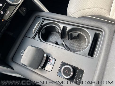 Used 2023 Land Rover Discovery Metropolitan Edition AWD/4WD image 25