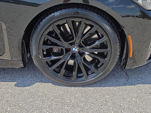 Used 2022 BMW 740i w/ M Sport Package image 7