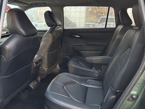 Certified 2023 Toyota Highlander XLE image 9
