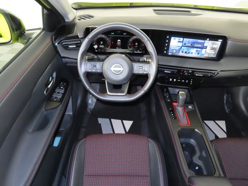 Certified 2025 Nissan Kicks SR w/ Illumination Package image 35