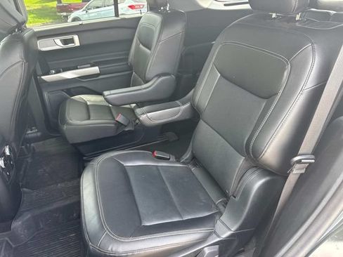 Used 2023 Ford Explorer Limited w/ Equipment Group 301A AWD/4WD image 18