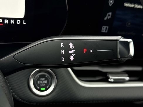 Used 2025 Chevrolet Equinox LT w/ Convenience Package II image 11