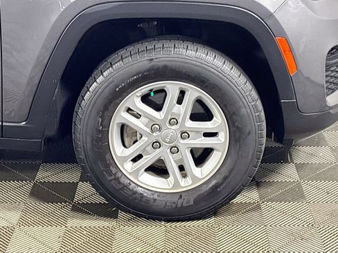 Used 2023 Jeep Grand Cherokee Laredo w/ Luxury Tech Group I AWD/4WD image 22