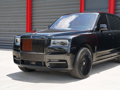 Used 2023 Rolls-Royce Cullinan Black Badge w/ Driver's Package AWD/4WD image 2