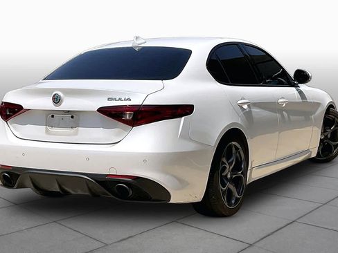 Used 2018 Alfa Romeo Giulia Ti Sport w/ Quick Order Package 22U Sport RWD image 11