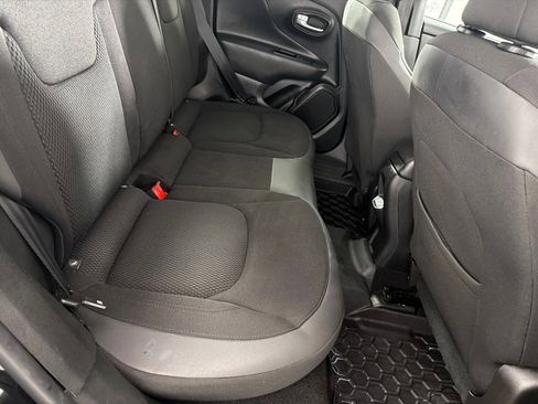 Used 2020 Jeep Renegade Altitude w/ UConnect 8.4 Nav Group FWD image 23