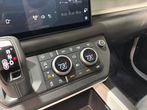 Used 2025 Land Rover Defender 110 S image 15