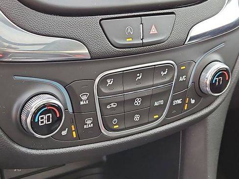 Used 2022 Chevrolet Equinox LT image 28