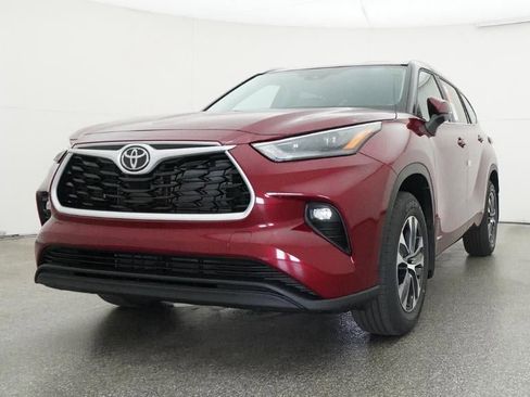 New 2026 Toyota Highlander XLE image 32