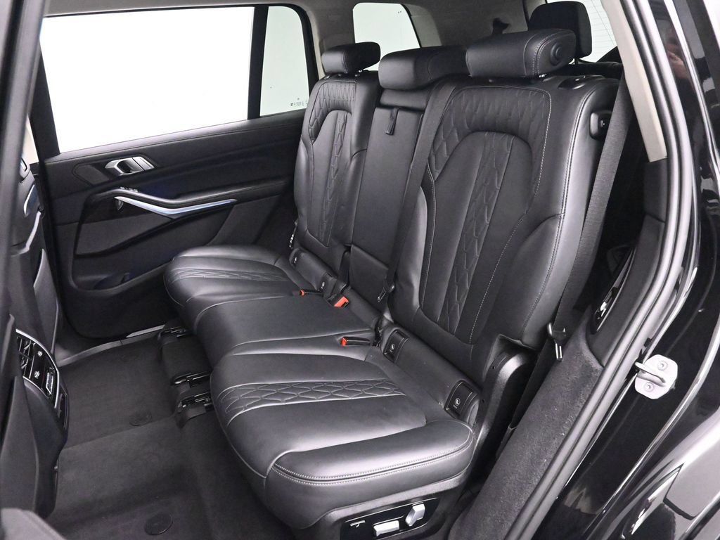 Used 2023 BMW X7 xDrive40i w/ Premium Package AWD/4WD image 14