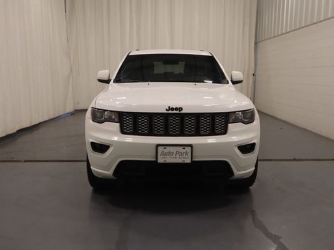 Certified 2021 Jeep Grand Cherokee Laredo X image 3