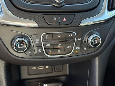 Used 2024 Chevrolet Equinox LT FWD image 19