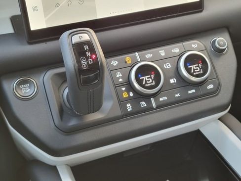 Used 2025 Land Rover Defender 110 S image 35