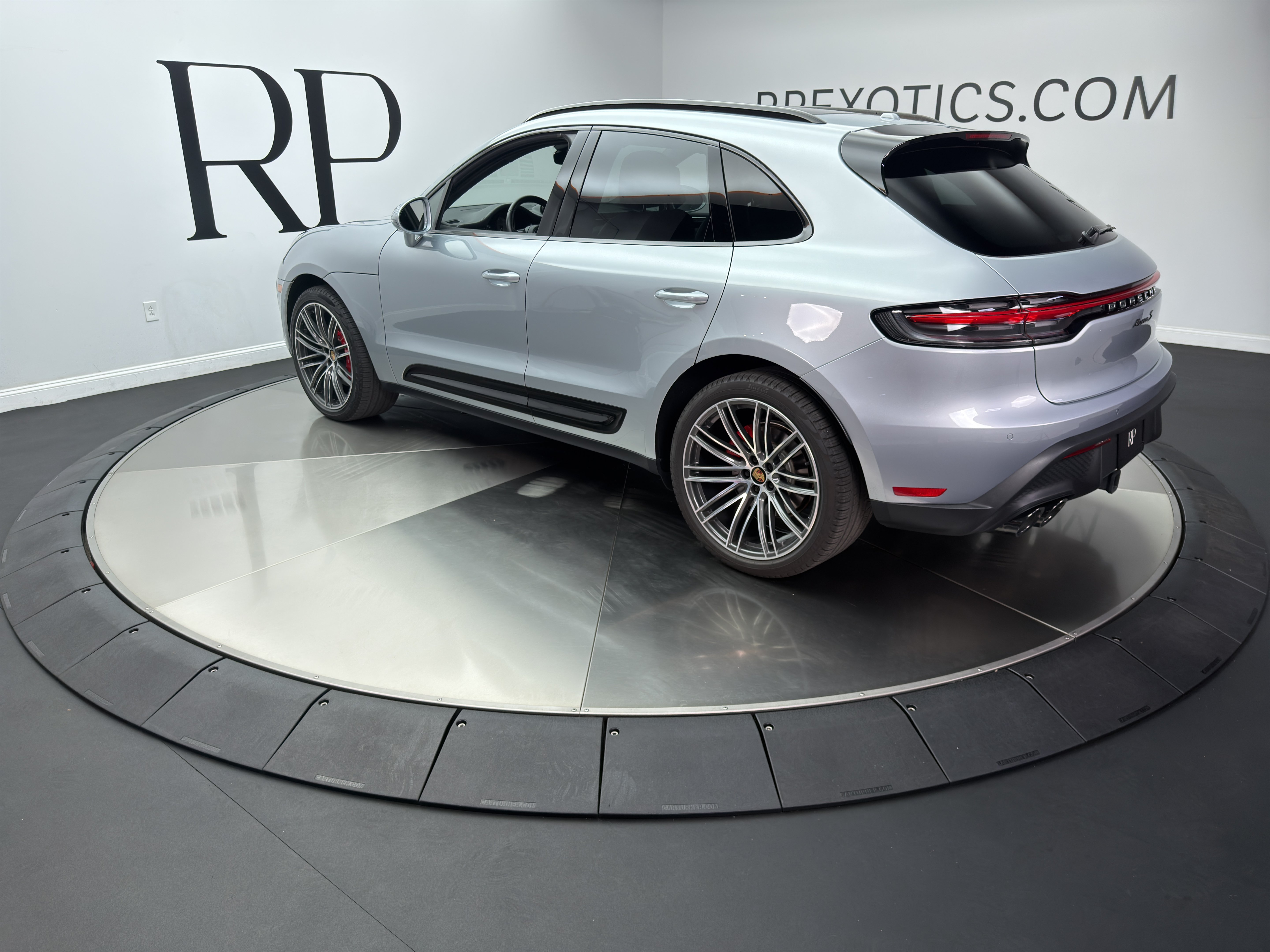 Used 2025 Porsche Macan S AWD/4WD image 4