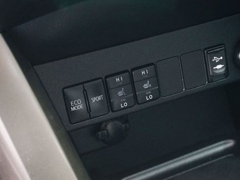 Used 2014 Toyota RAV4 Limited w/ Technology Package image 25