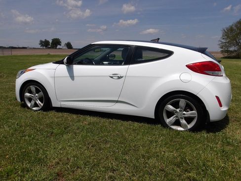 Used 2013 Hyundai Veloster w/ Tech Pkg FWD image 13