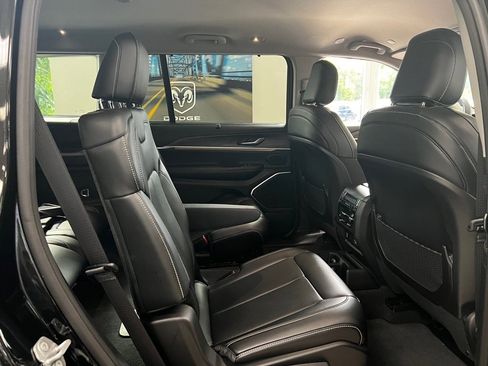 Used 2021 Jeep Grand Cherokee L Limited w/ Luxury Tech Group II image 9