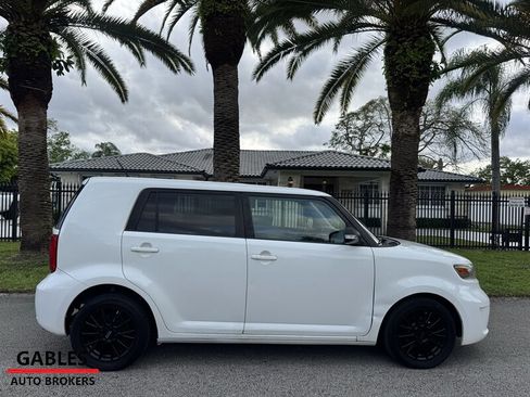 Used 2009 Scion xB FWD image 8