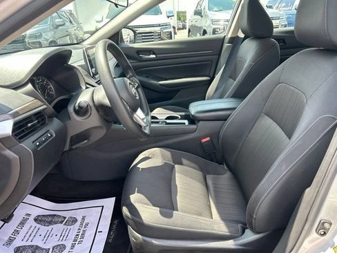 Used 2024 Nissan Altima 2.5 SV FWD image 15