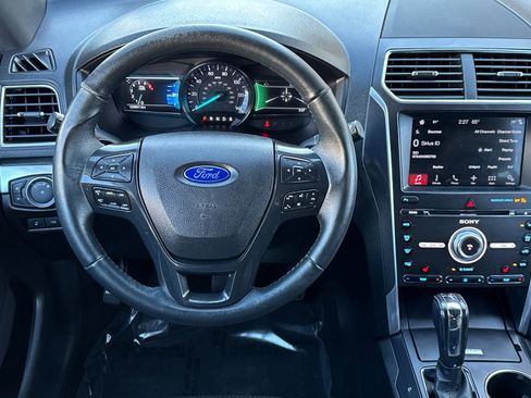 Used 2017 Ford Explorer Sport image 13