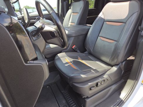 Used 2025 GMC Sierra 2500 AT4 w/ AT4 Premium Plus Package AWD/4WD image 32