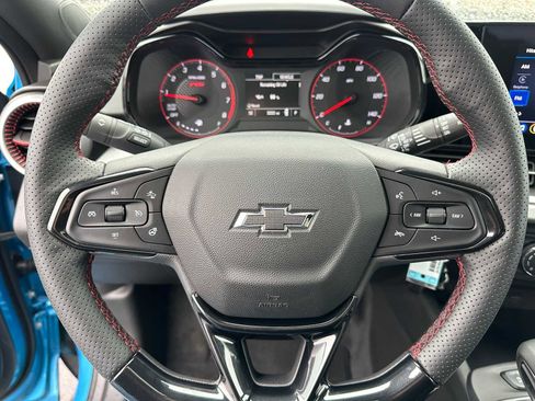 Certified 2025 Chevrolet Trax RS w/ Sunroof Package image 24