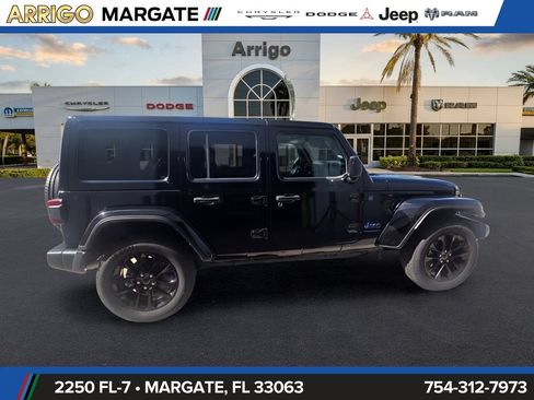 Used 2025 Jeep Wrangler Unlimited Sahara w/ Safety Group AWD/4WD image 4